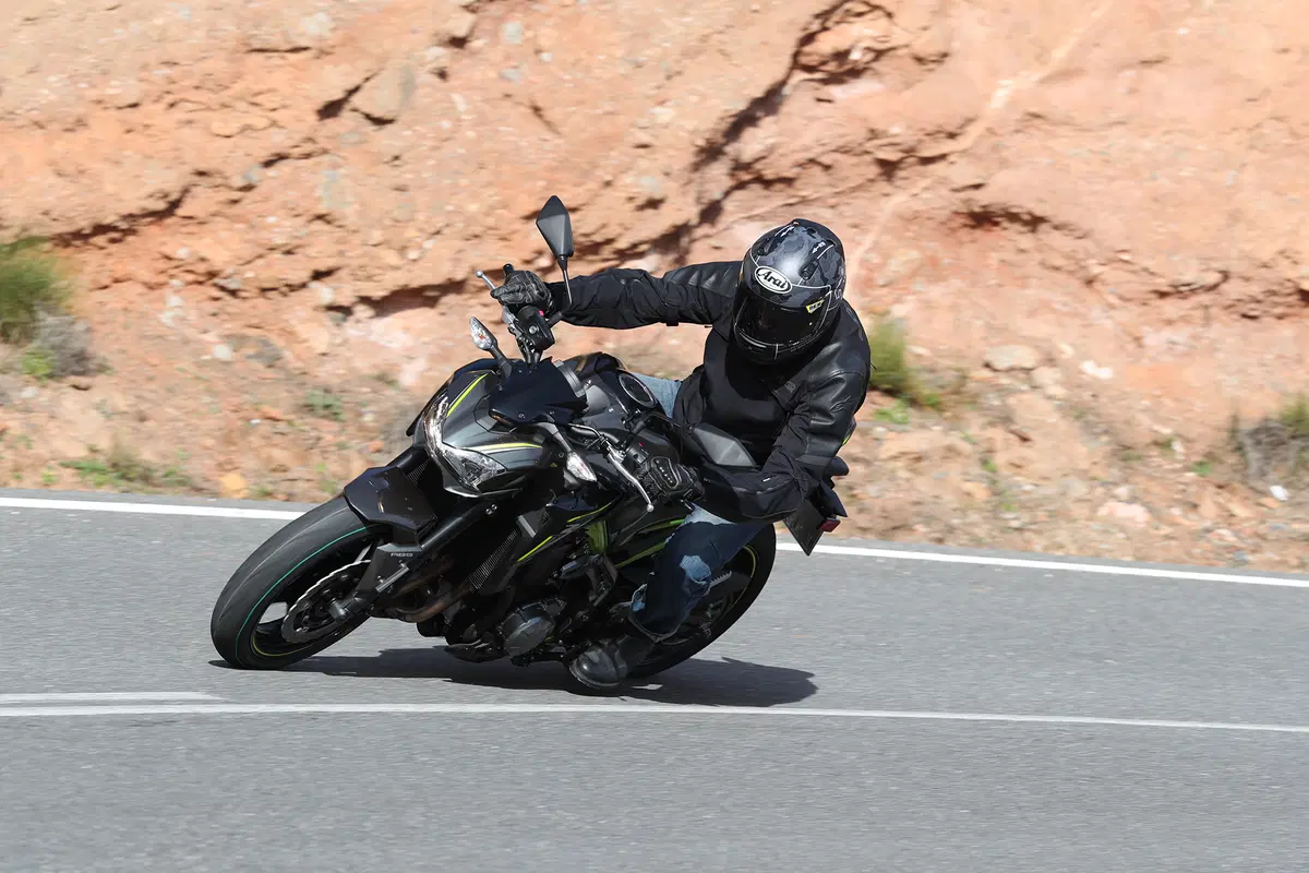 Kawasaki Z900 (5)