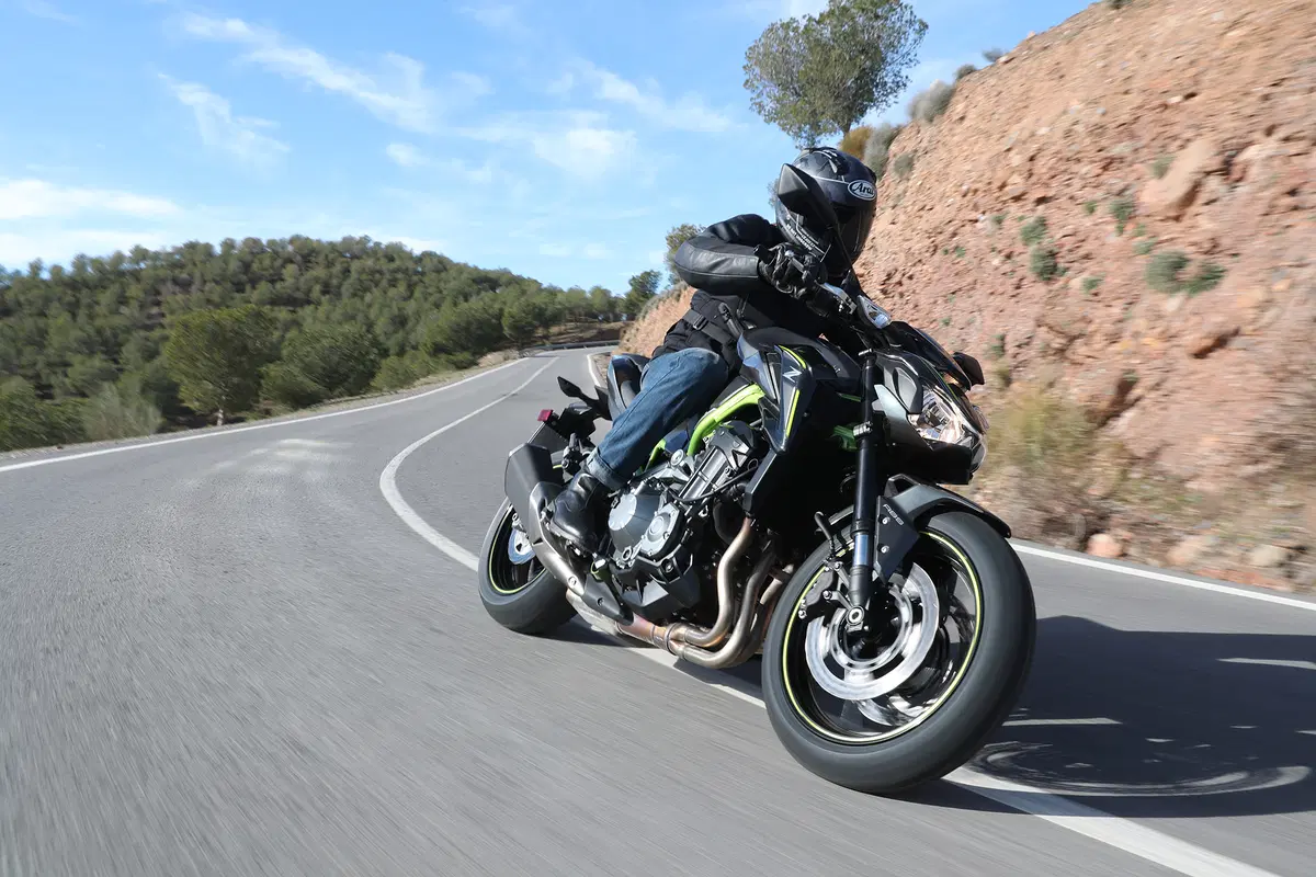 Kawasaki Z900 (2)