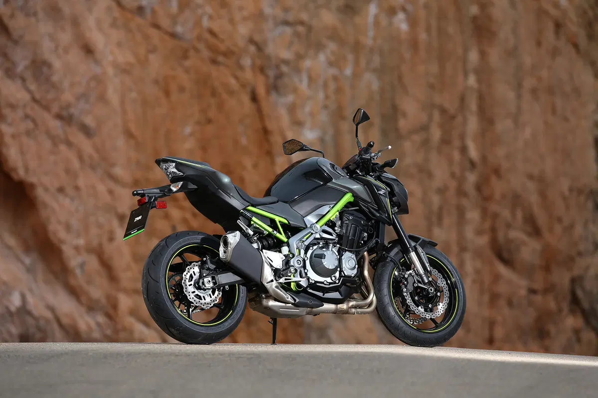 Kawasaki Z900 (10)