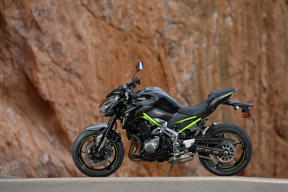 Kawasaki Z900 (9)