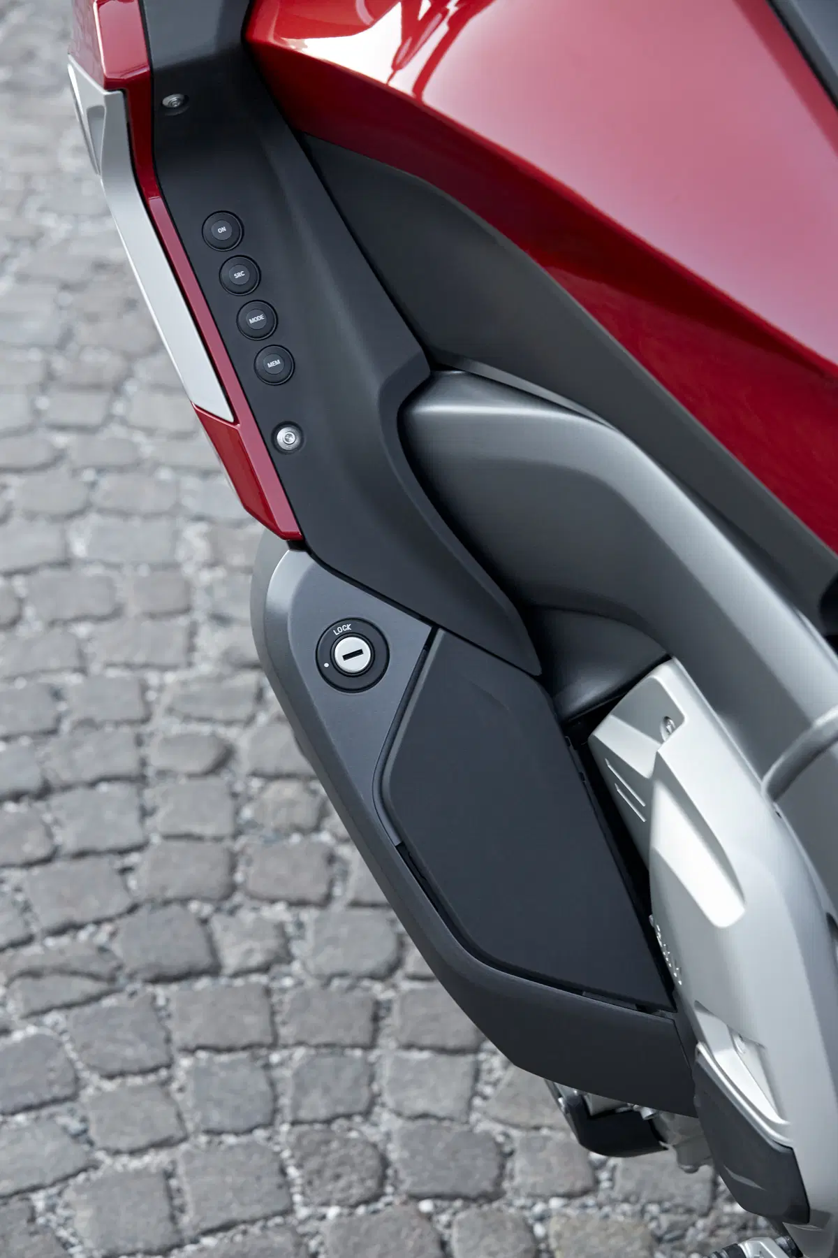 BMW K1600GT 2017. Sei cilindri di puro piacere (16)