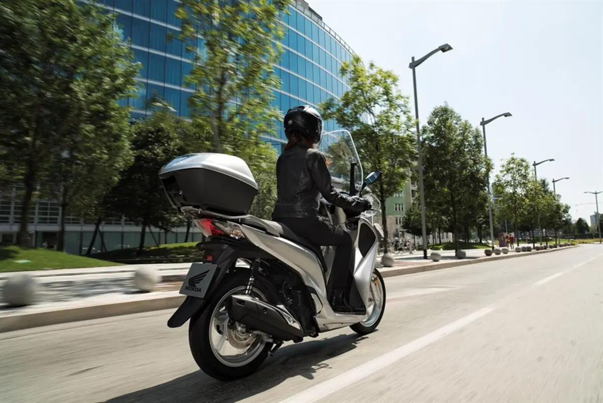 Honda SH125i e SH150i, gli scooter dei primati si rinnovano (26)