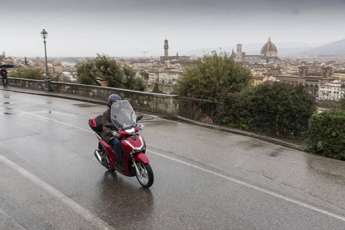 Honda SH125i e SH150i, gli scooter dei primati si rinnovano (10)