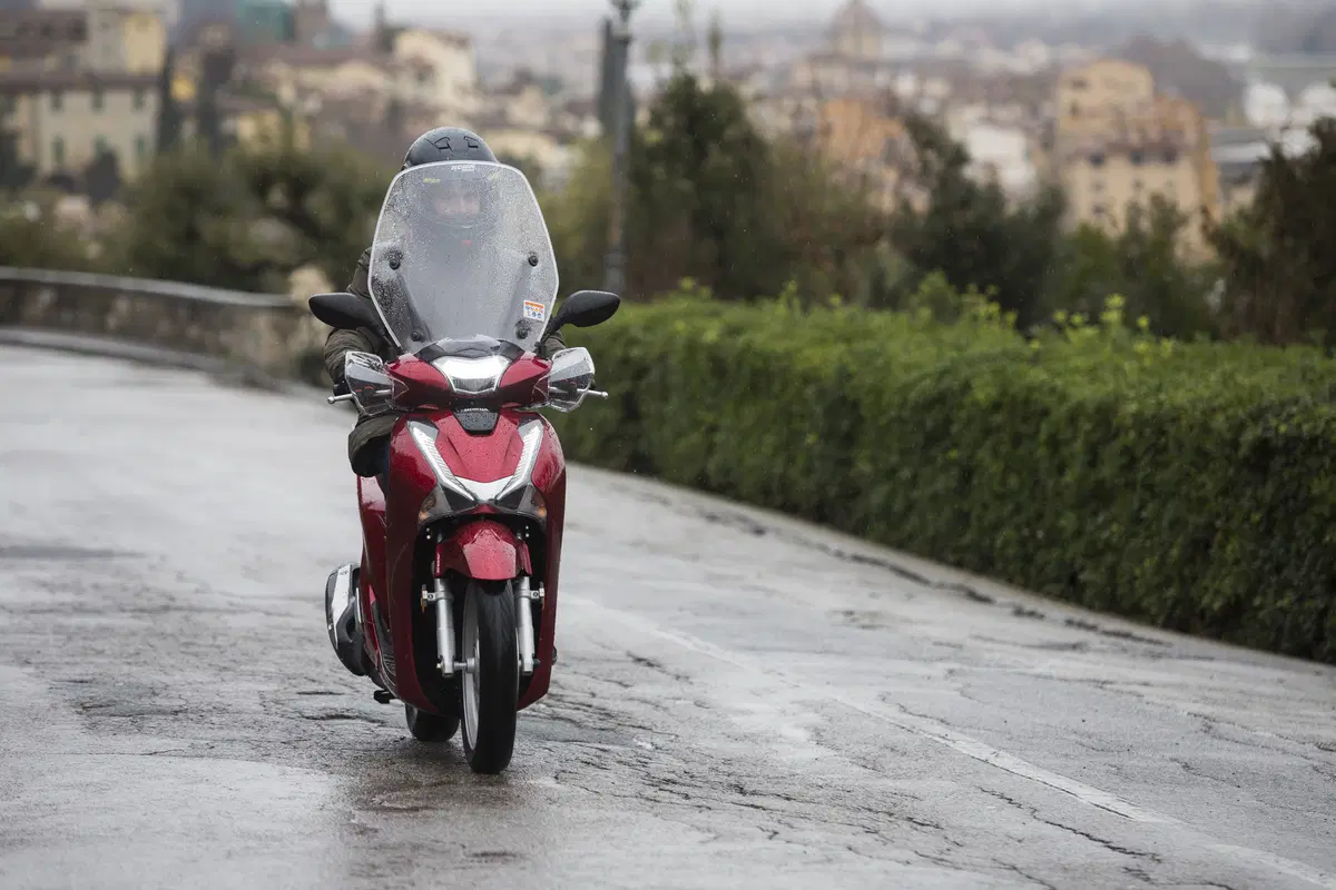 Honda SH125i e SH150i, gli scooter dei primati si rinnovano (11)