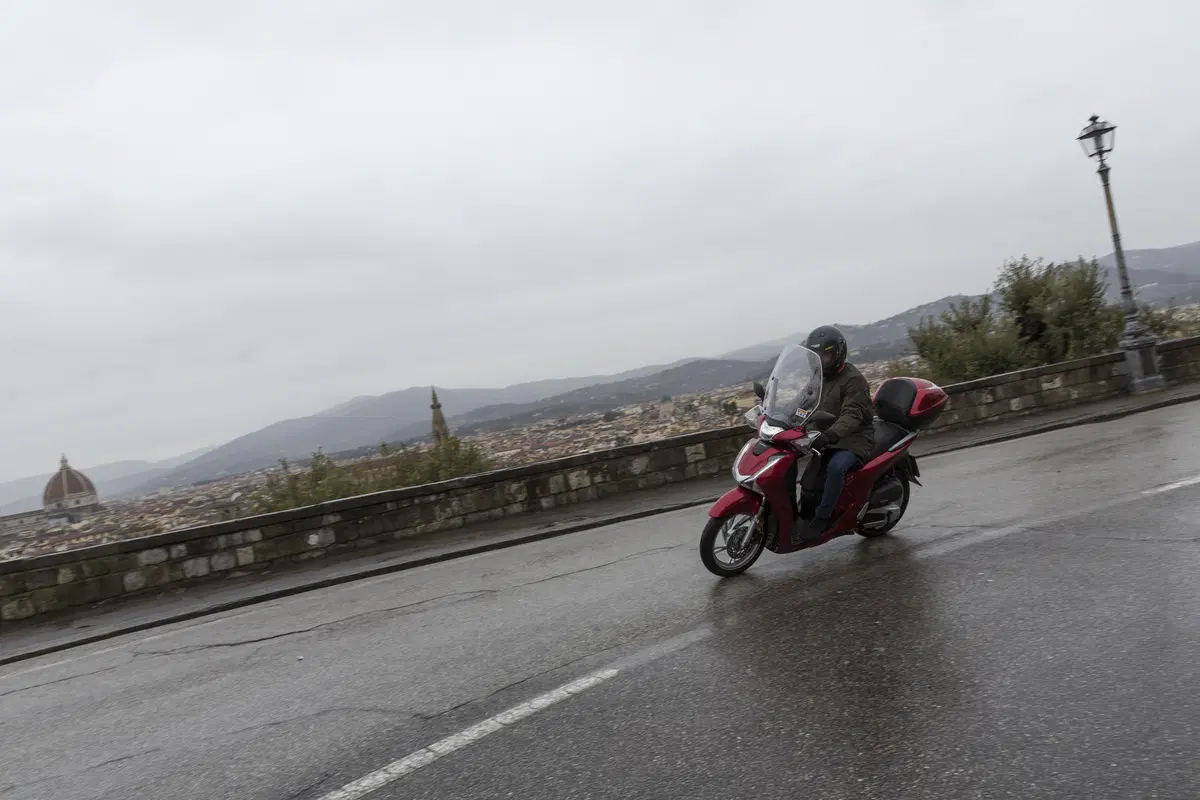 Honda SH125i e SH150i, gli scooter dei primati si rinnovano (14)