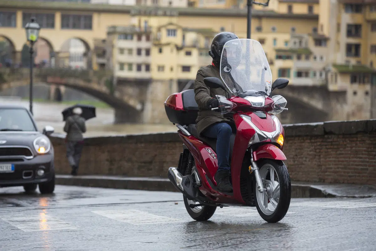 Honda SH125i e SH150i, gli scooter dei primati si rinnovano (13)