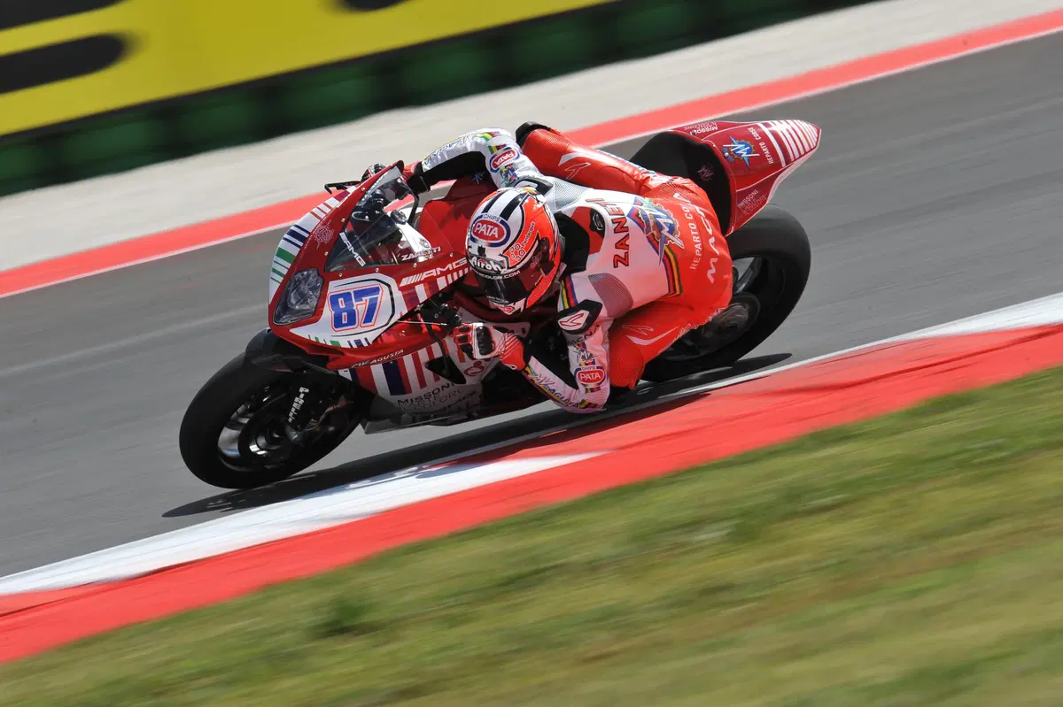 MV Agusta F3 RC vince a Misano con Missoni (5)