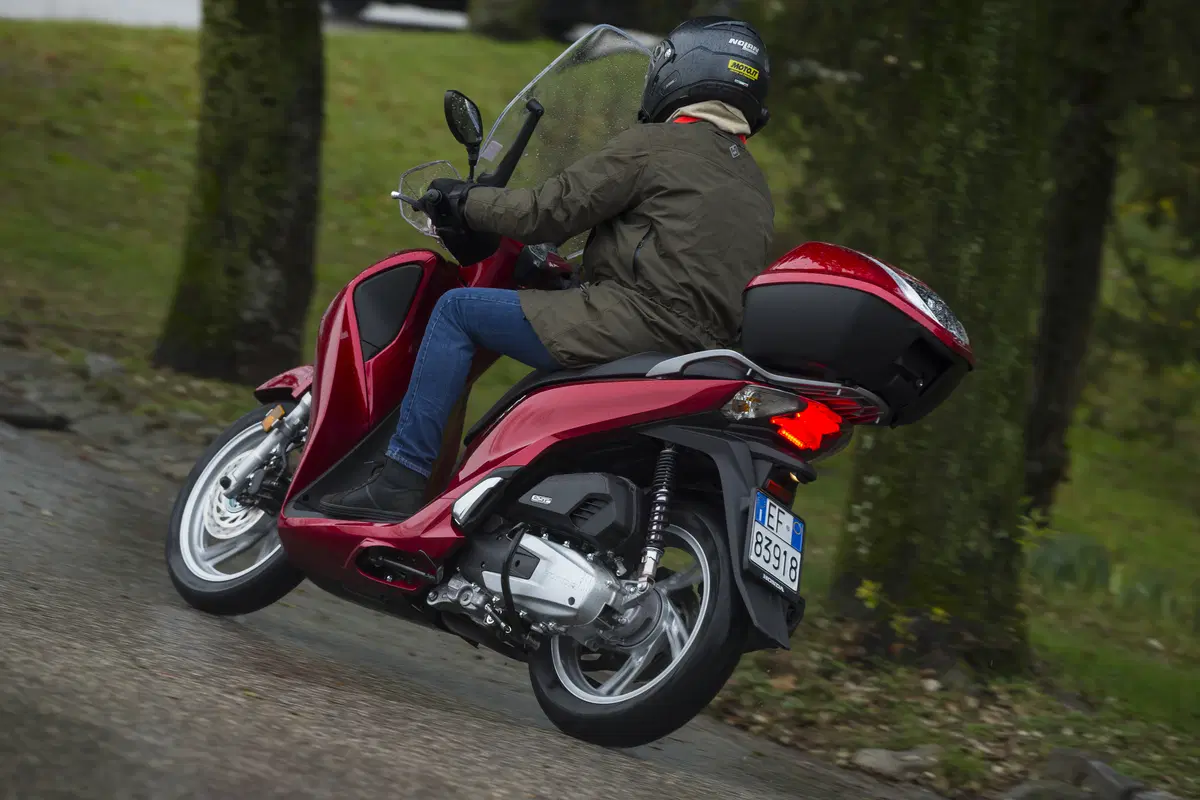 Honda SH125i e SH150i, gli scooter dei primati si rinnovano (4)