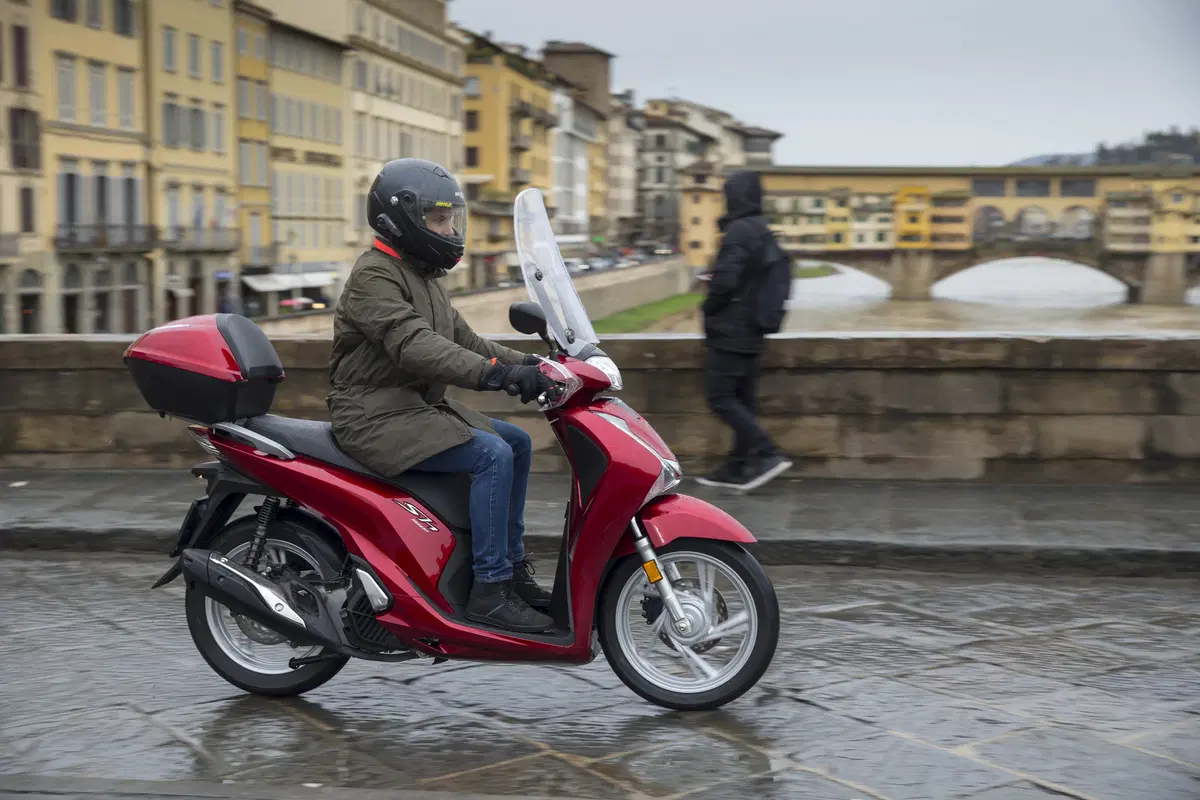 Honda SH125i e SH150i, gli scooter dei primati si rinnovano (3)