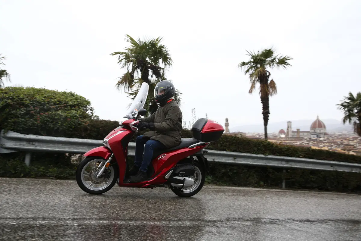 Honda SH125i e SH150i, gli scooter dei primati si rinnovano (5)