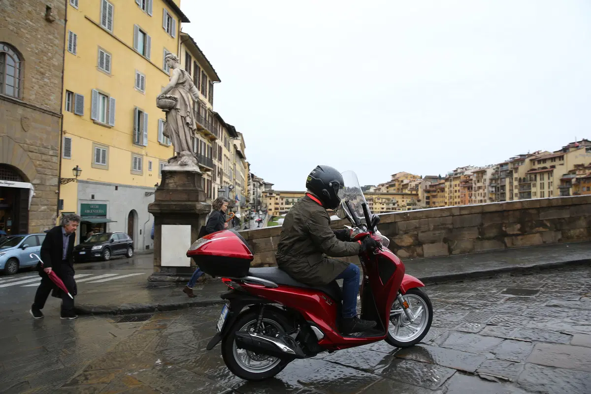 Honda SH125i e SH150i, gli scooter dei primati si rinnovano (7)