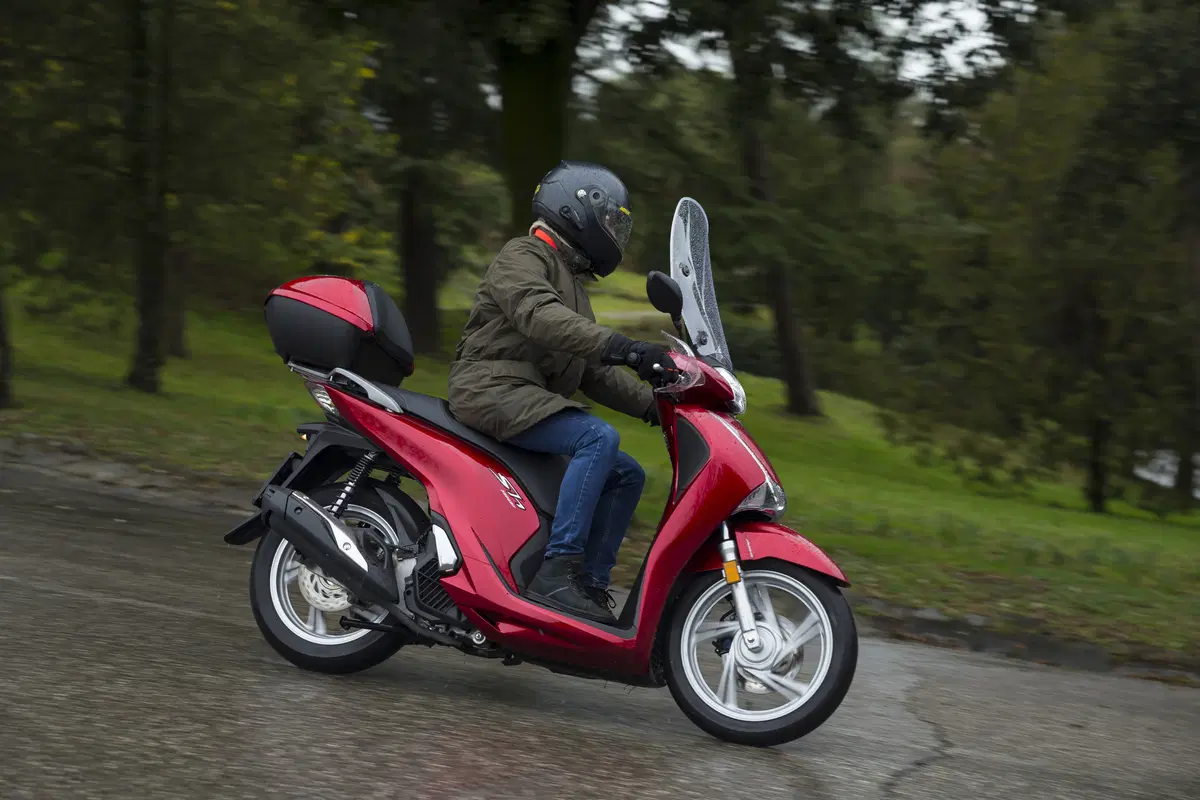 Honda SH125i e SH150i, gli scooter dei primati si rinnovano (8)