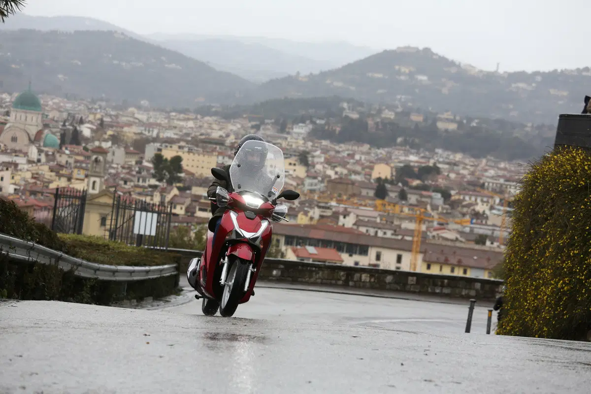 Honda SH125i e SH150i, gli scooter dei primati si rinnovano (9)