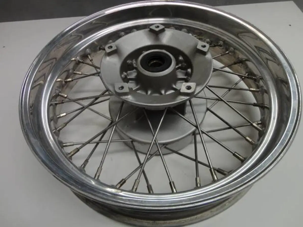 Ruota Triumph Thunderbird Sport (2)
