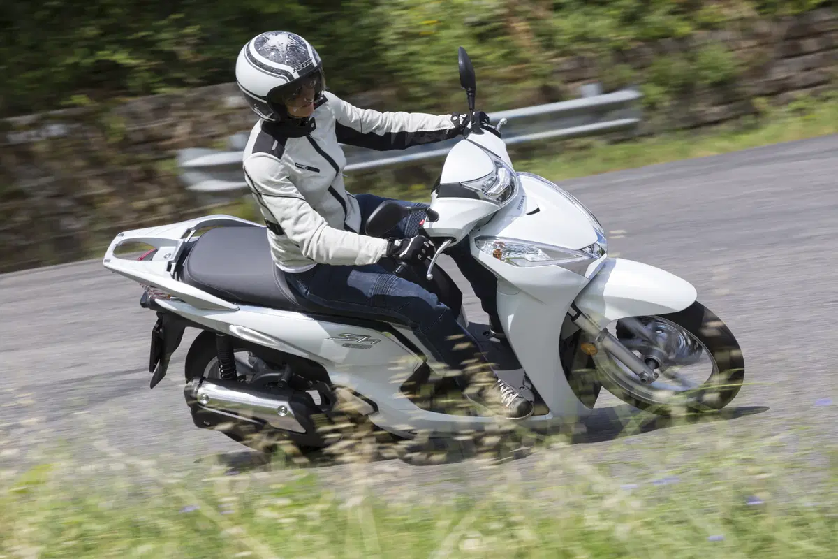 Honda SH300i ABS (8)