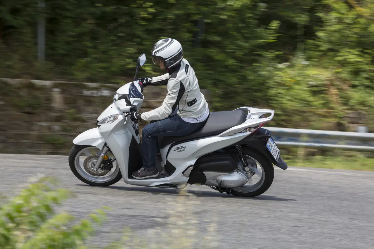 Honda SH300i ABS (13)