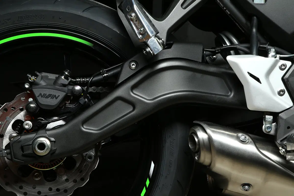 Kawasaki Ninja 650 KRT  2017 (2)