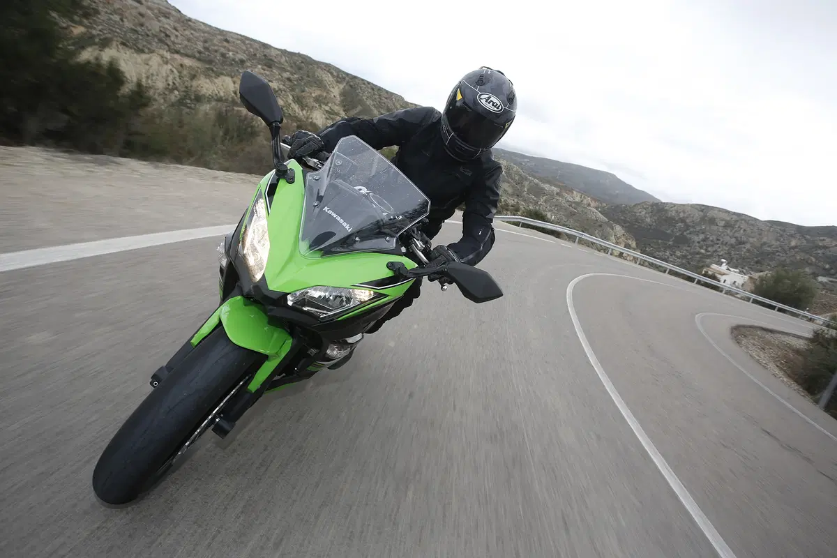 Kawasaki Ninja 650 KRT  2017 (2)