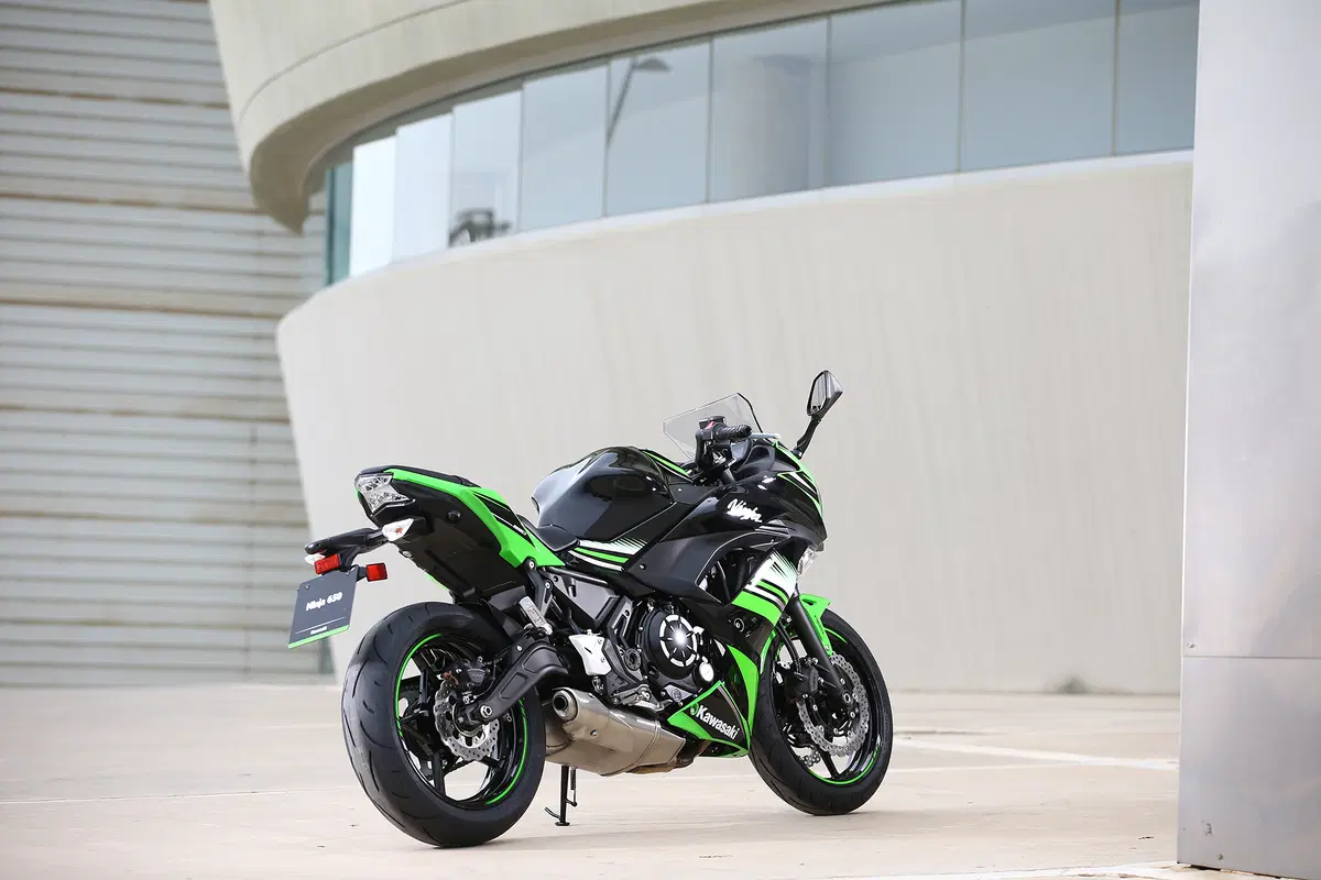 Kawasaki Ninja 650 KRT  2017 (9)