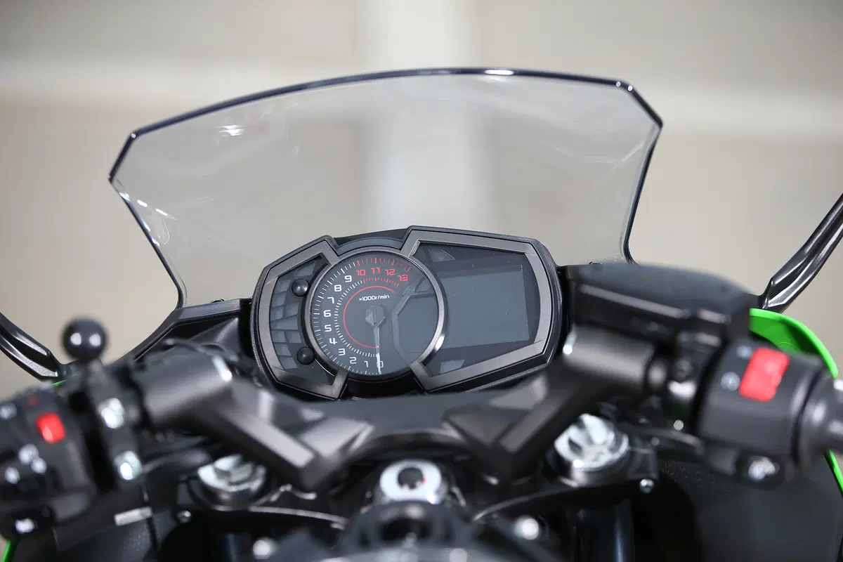 Kawasaki Ninja 650 KRT  2017 (15)