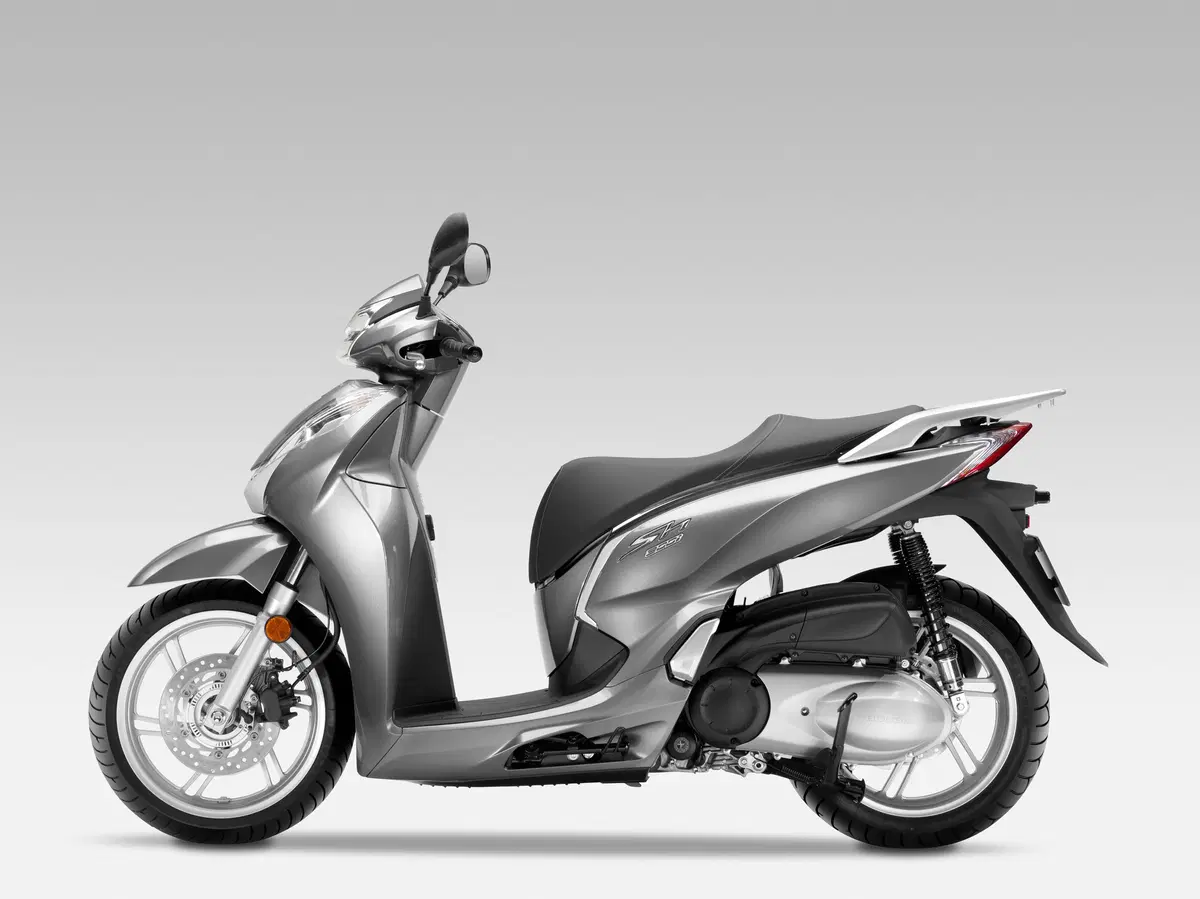 Honda SH300i ABS (2)