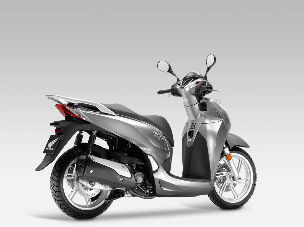 Honda SH300i ABS (4)