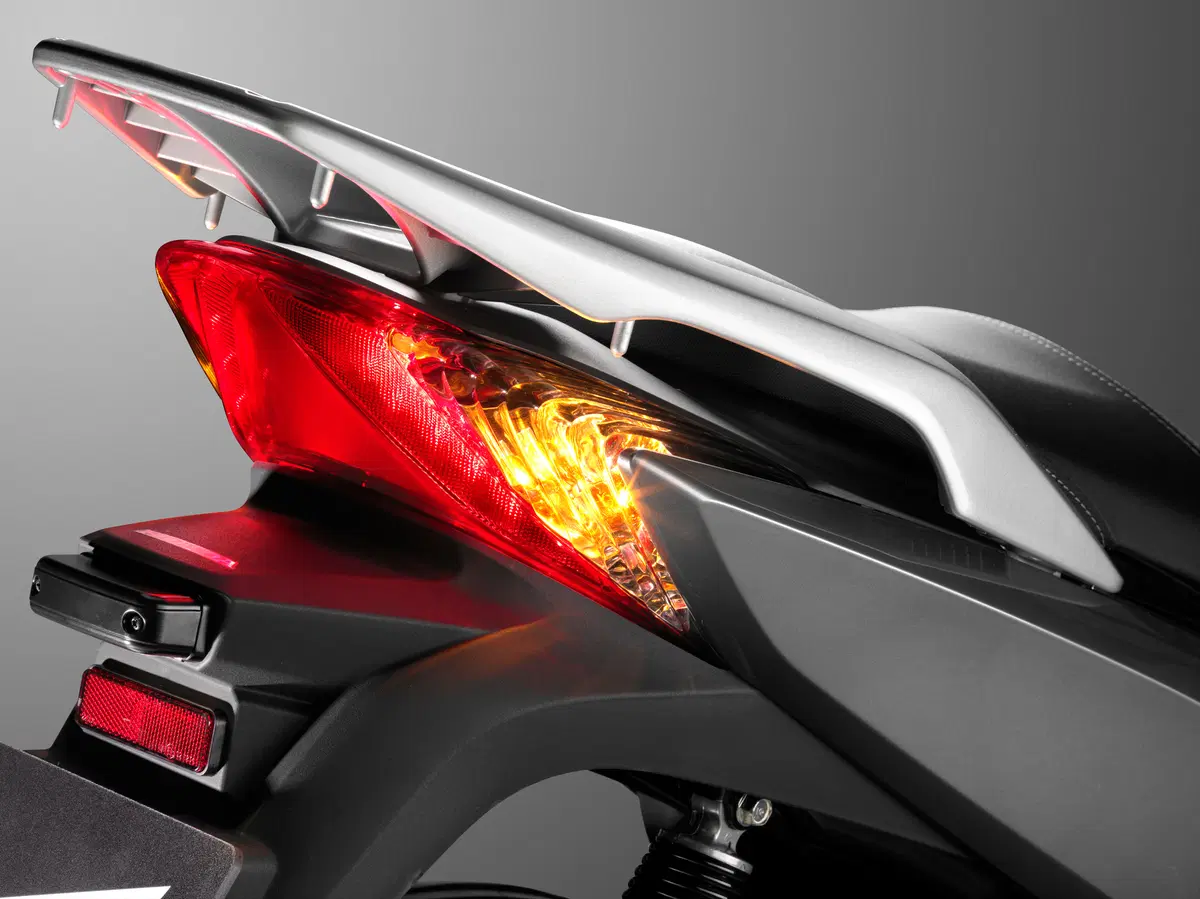 Honda SH300i ABS (12)
