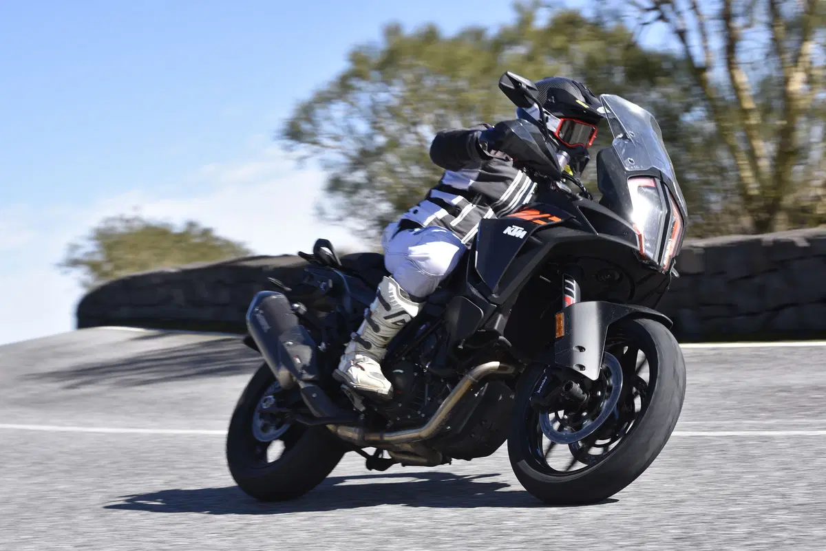 KTM 1290 SuperAdventure S. Maxienduro spaziale (3)