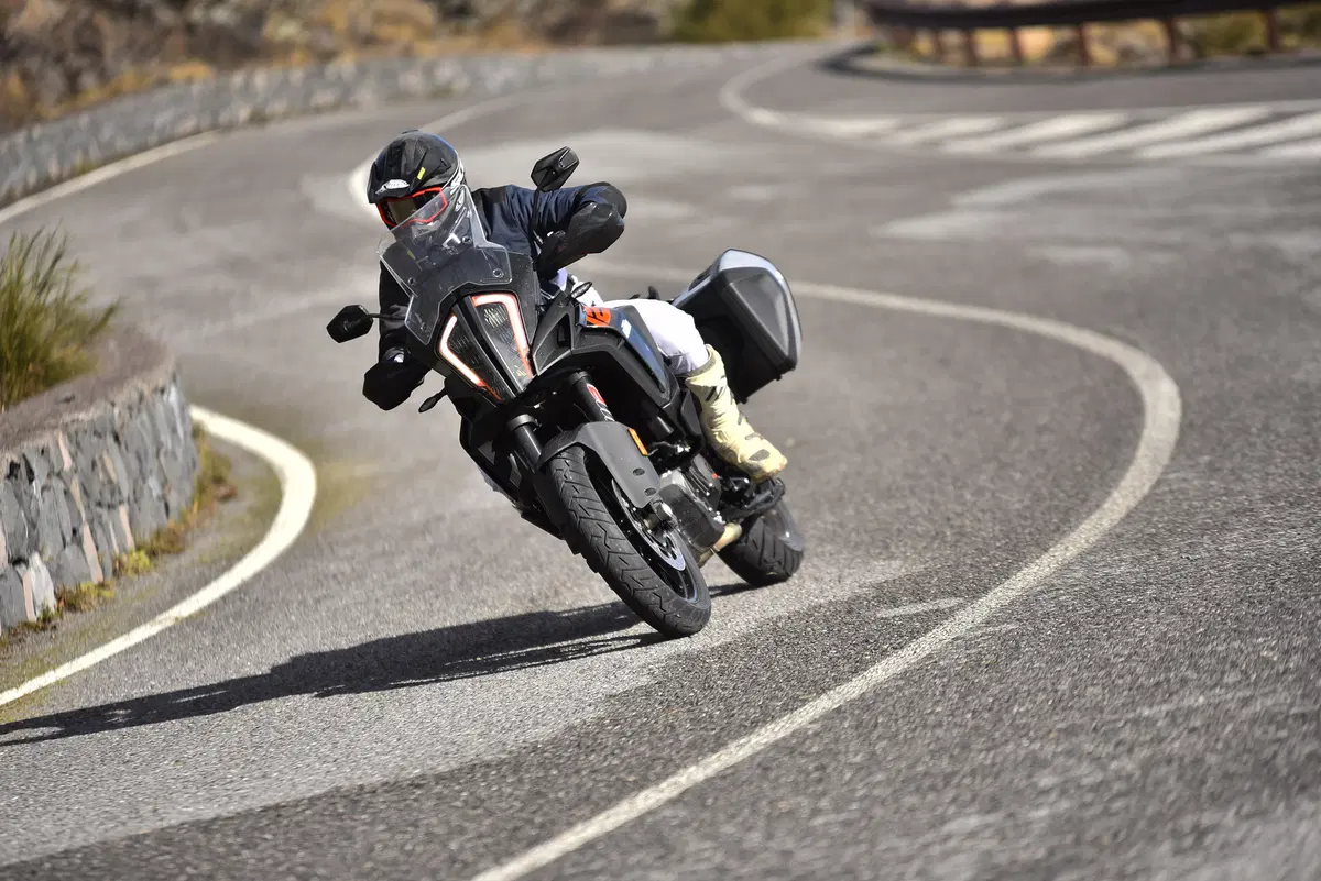 KTM 1290 SuperAdventure S. Maxienduro spaziale (6)
