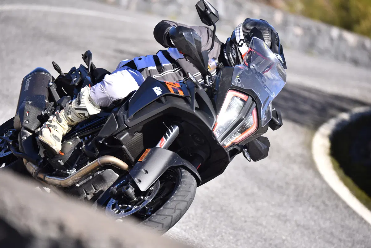 KTM 1290 SuperAdventure S. Maxienduro spaziale (8)