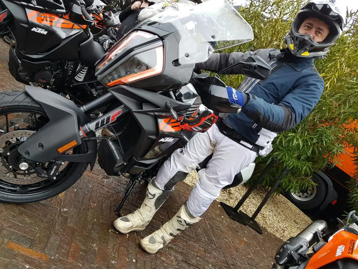 KTM 1290 SuperAdventure S. Maxienduro spaziale (10)