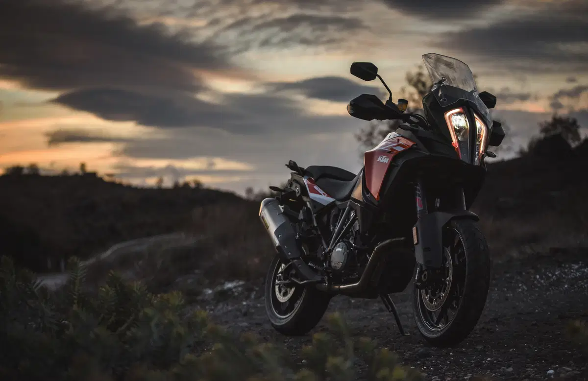 KTM 1290 SuperAdventure S. Maxienduro spaziale (12)