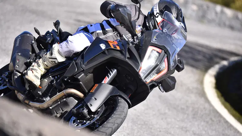 KTM 1290 SuperAdventure S Maxienduro spaziale