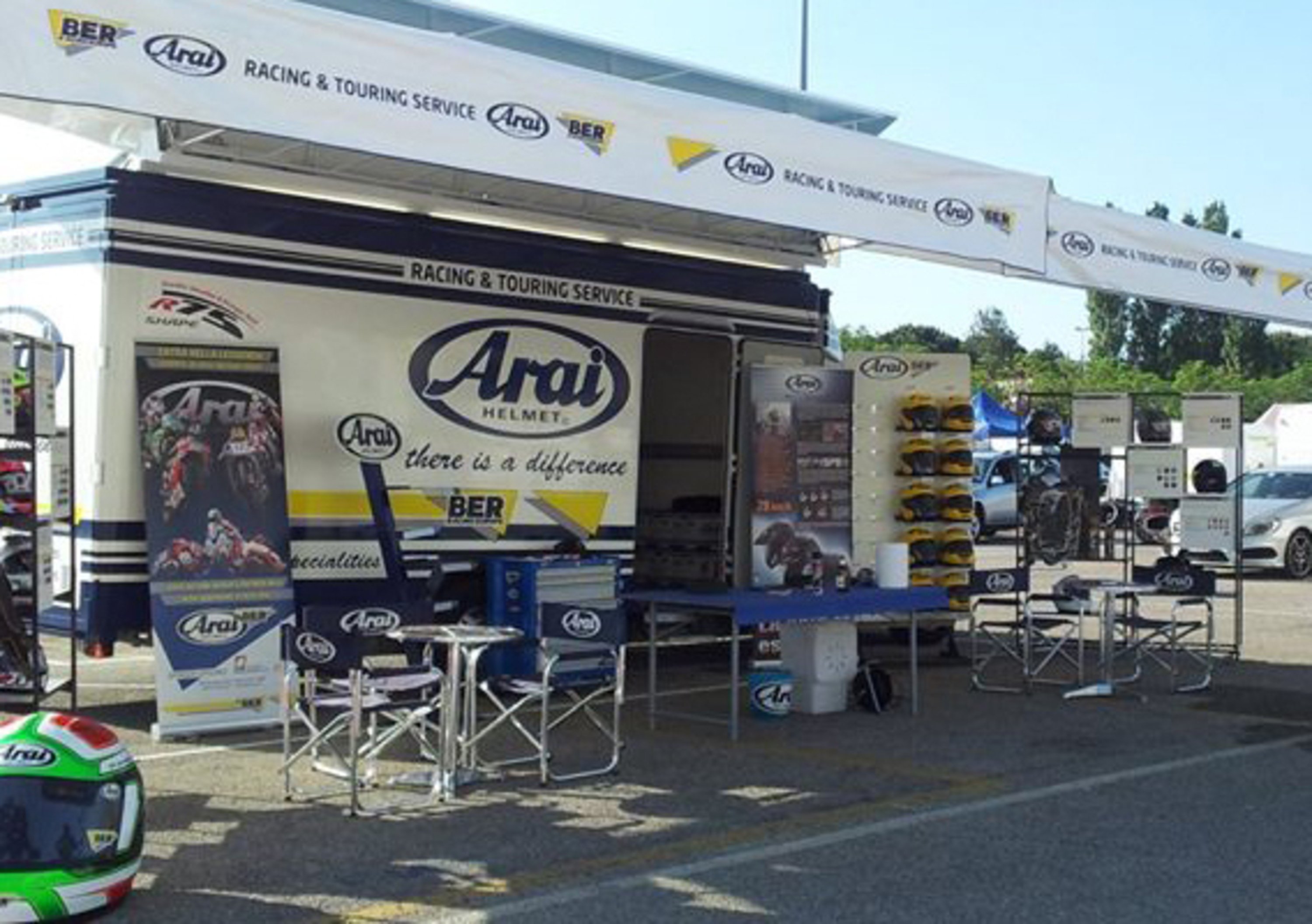 Arai Racing &amp; Touring Service a Market 2 Ruote