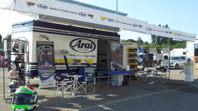 Arai Racing &amp; Touring Service a Market 2 Ruote