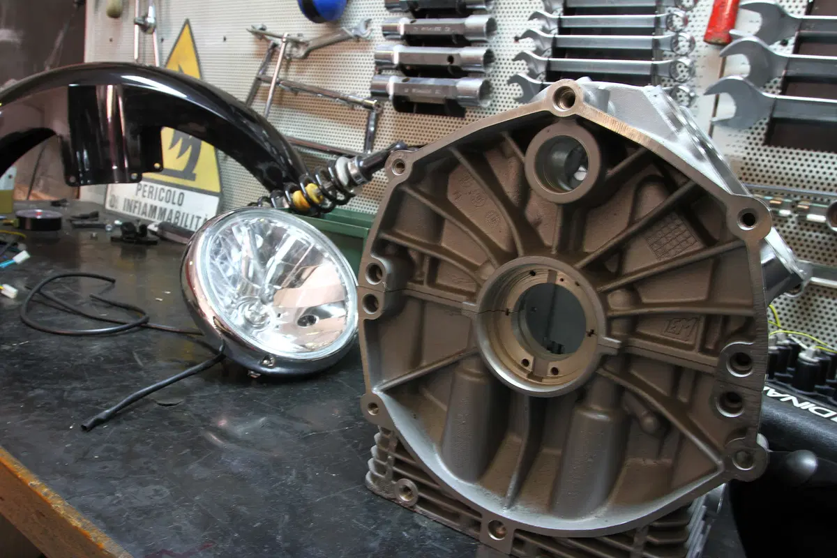 Moto Guzzi V7, il Garage che tutti vorremmo (8)