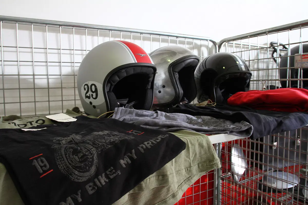 Moto Guzzi V7, il Garage che tutti vorremmo (16)
