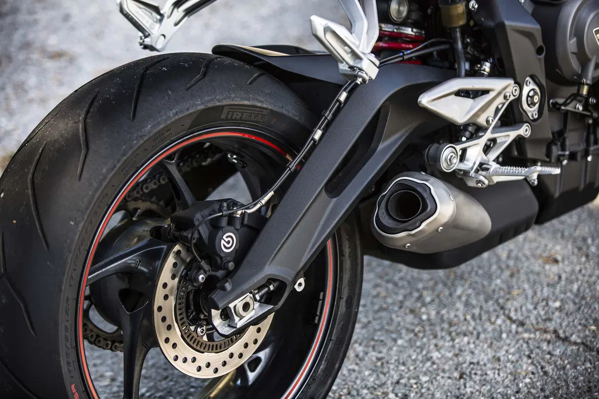 Triumph Street Triple 2017  Media eccellente (2)