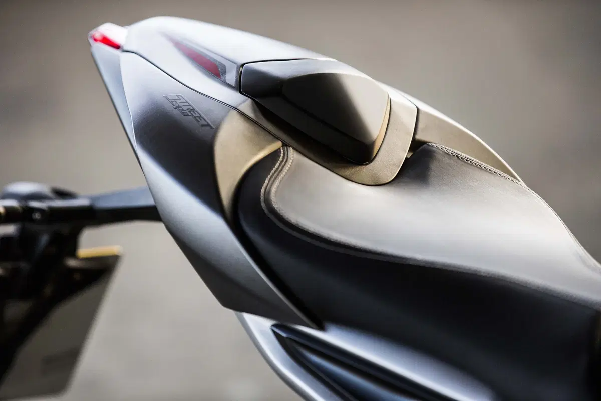Triumph Street Triple 2017  Media eccellente (3)