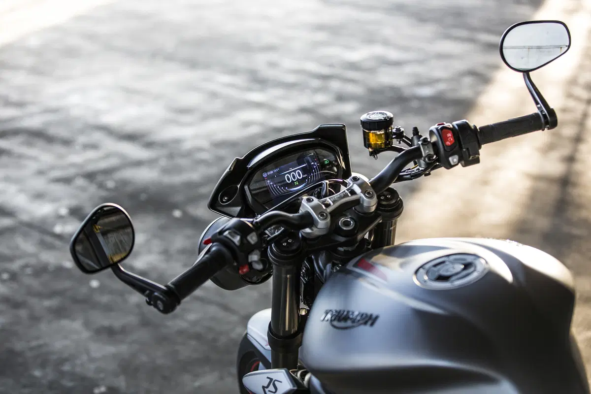 Triumph Street Triple 2017  Media eccellente (5)