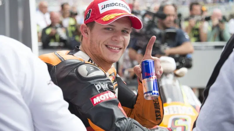 MotoGP 2015. Bradl operato con successo alla mano