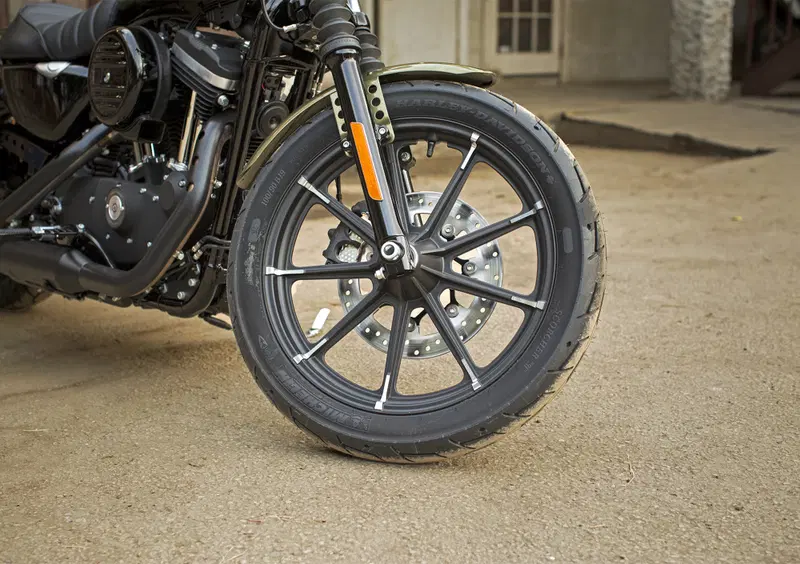 Harley-Davidson Sportster 883 Iron (2017 - 20) - XL 883N (14)