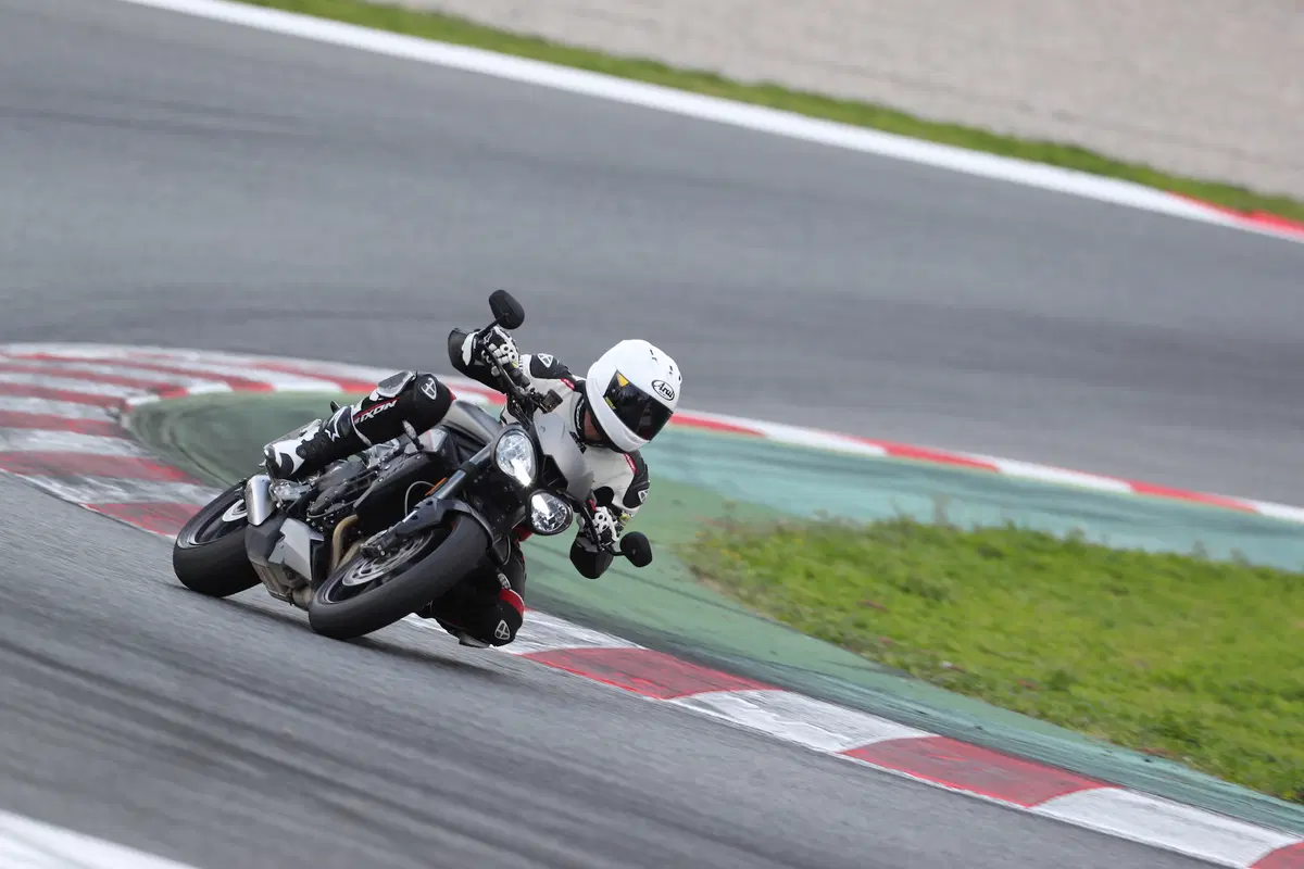 Triumph Street Triple 2017 RS  Media eccellente (2)