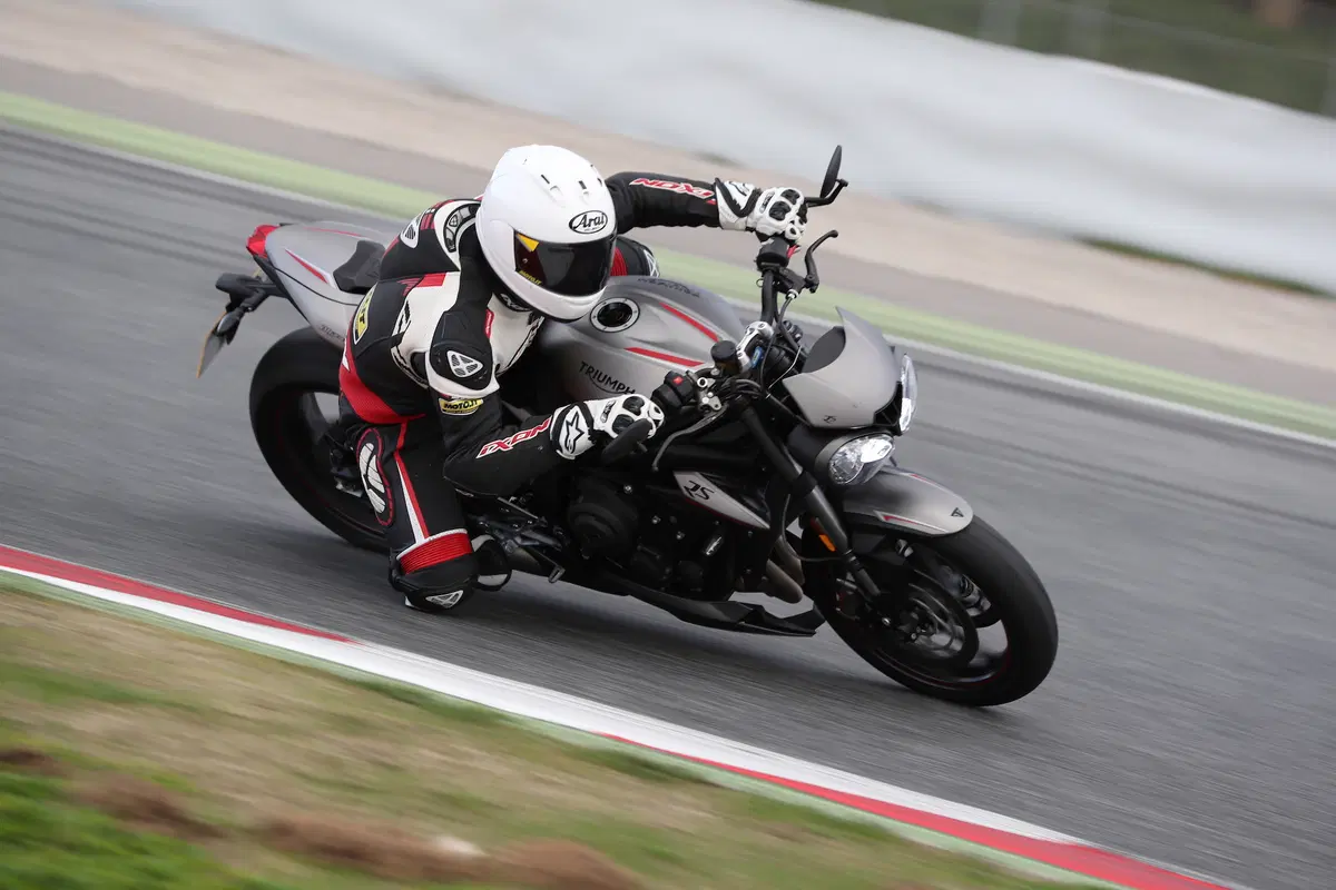 Triumph Street Triple 2017 RS  Media eccellente (3)