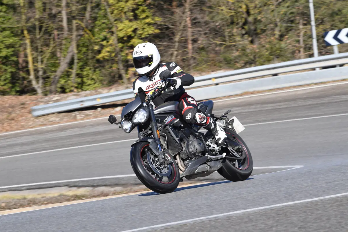 Triumph Street Triple 2017 RS  Media eccellente (11)