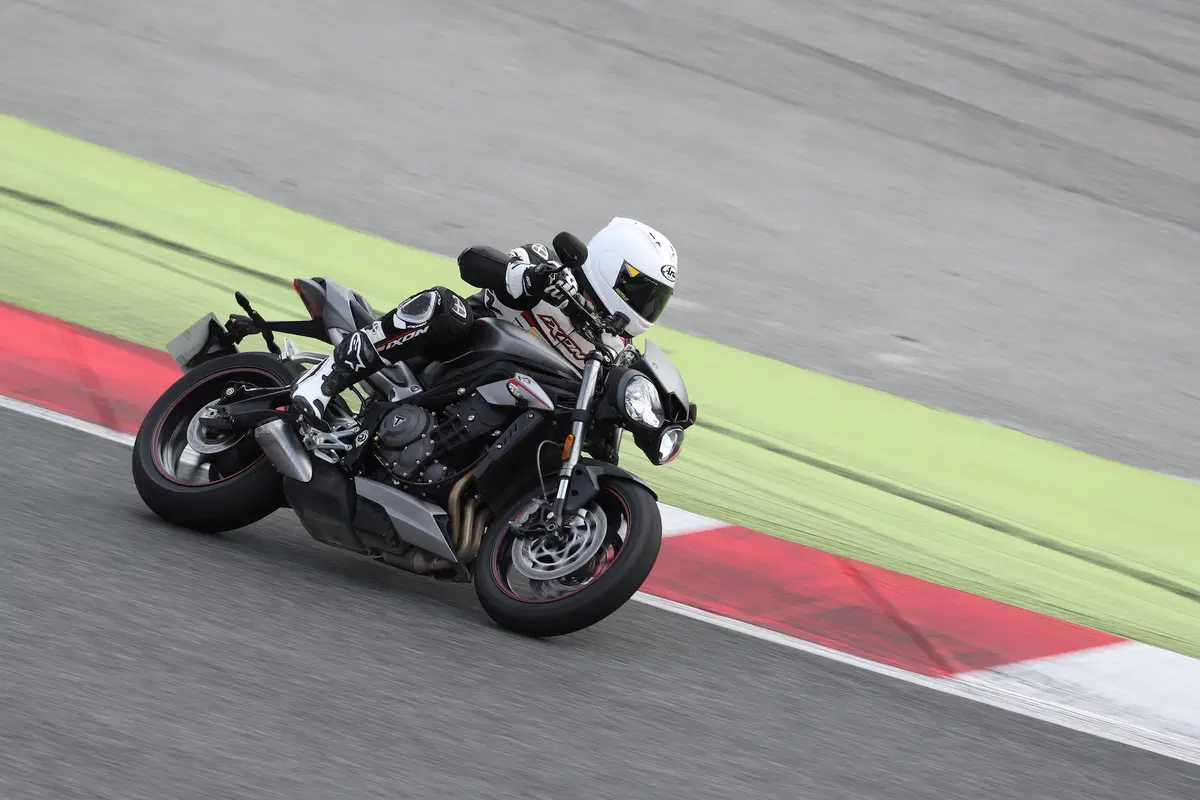 Triumph Street Triple 2017 RS  Media eccellente (13)