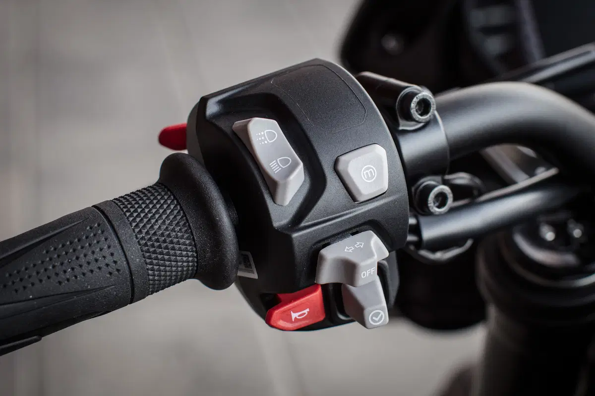 Triumph Street Triple 2017 RS  Media eccellente (26)