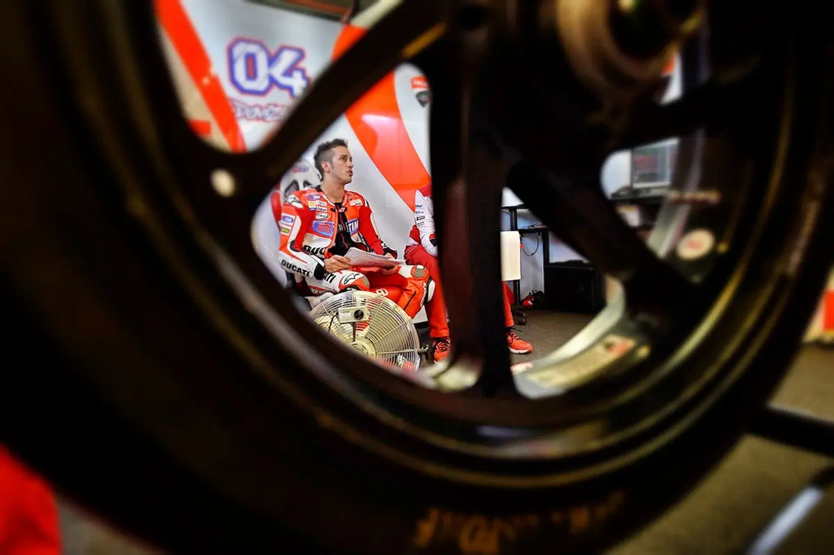 MotoGP 2015. Le foto più belle del GP d'Olanda ad Assen (30)