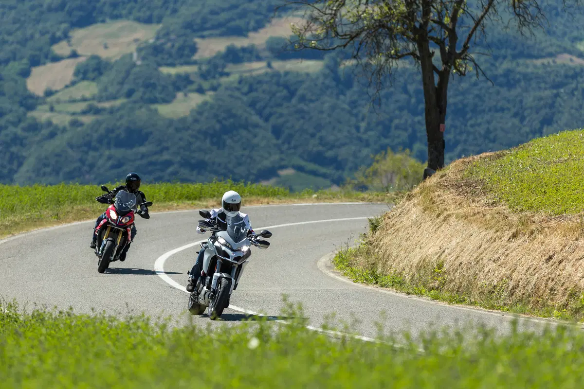 BMW S1000XR vs Ducati Multistrada 1200S  (12)