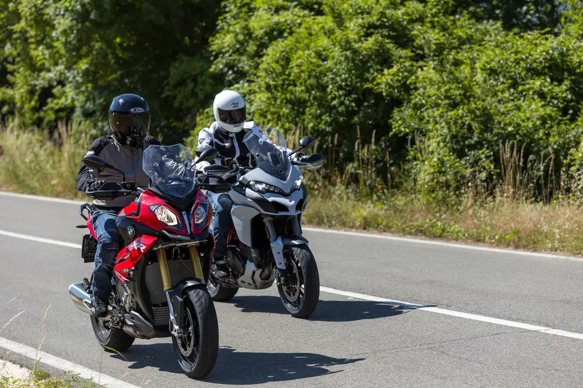 BMW S1000XR vs Ducati Multistrada 1200S  (2)